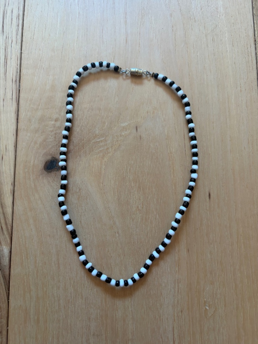 Handmade Black & White Glass Seed Bead Choker Necklace Screw Clasp 15.5"